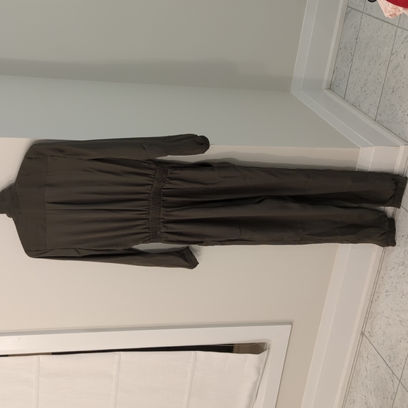 Olive green satin jumpsuit/Costume - Picture 3 of 6